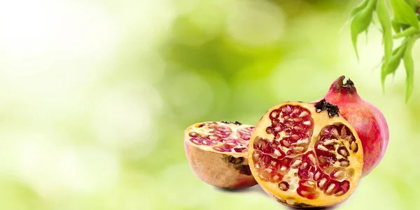Granatapfelfrucht Auf Natürlichem Hintergrund — Stockfoto