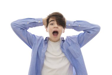 Beyaz arka planda izole ergen veya preadolescent çocuk