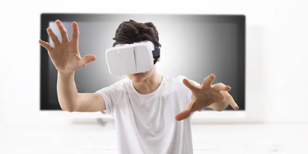 Young Man Enjoying Virtual Reality Glasses — Stock Photo, Image