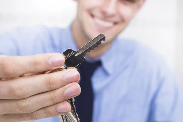 Hombre Negocios Con Llave Mano Bienes Raíces Comprar Casa —  Fotos de Stock