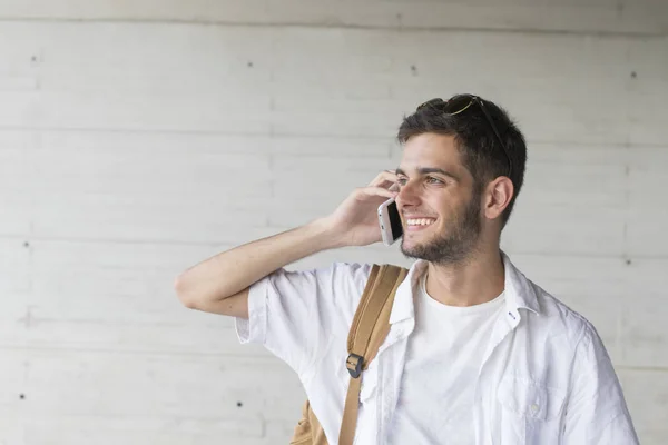 Portret Van Tiener Student Met Mobiele Telefoon Boek Rugzak — Stockfoto