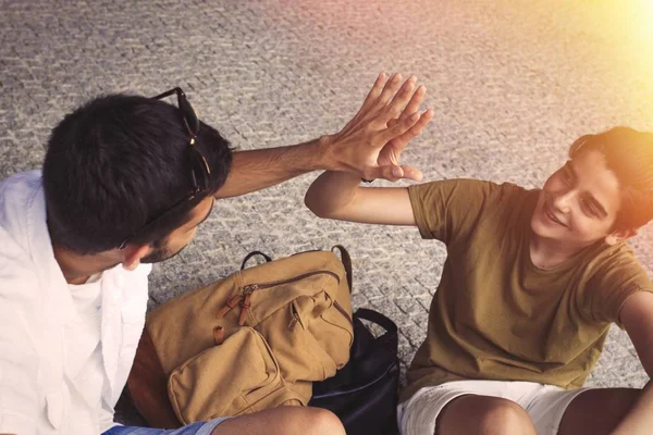 Jeunes Adolescents Célébrant Succès Concept Positif — Photo