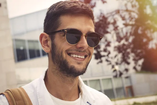 Portrait Jeune Adolescent Avec Des Lunettes Soleil — Photo