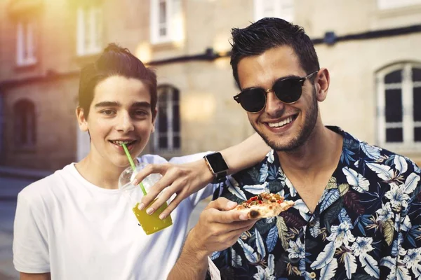 Friends Eating Drinking Outdoors City — Stock Photo, Image