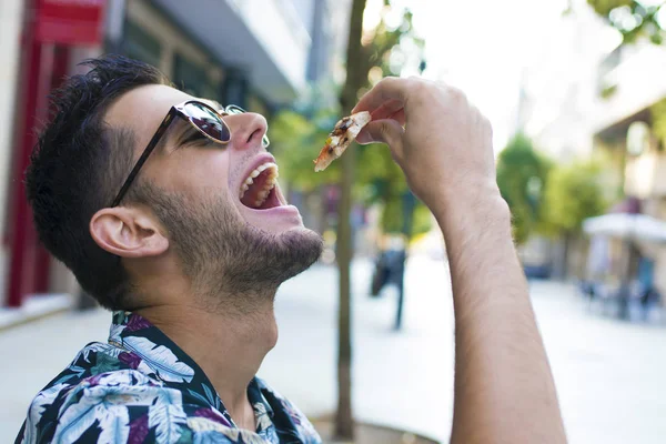 Young Eating Portion Outdoor Pizza City — Stock Photo, Image