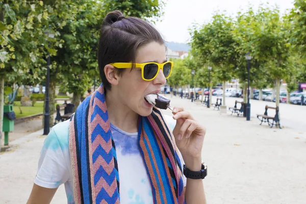 Comer Helado Aire Libre Calle Verano — Foto de Stock