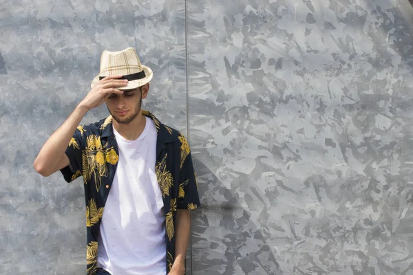 Sombrero Moda Joven Sobre Fondo Estilo Casual Aire Libre — Foto de Stock