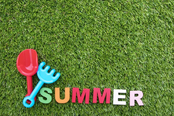 Sommer Hintergrund Mit Buchstaben Auf Grünem Gras — Stockfoto