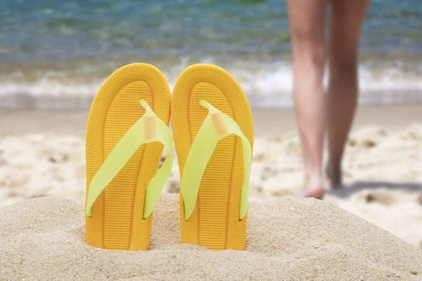 Landschap Met Sandalen Strand Reizen Zomervakantie — Stockfoto