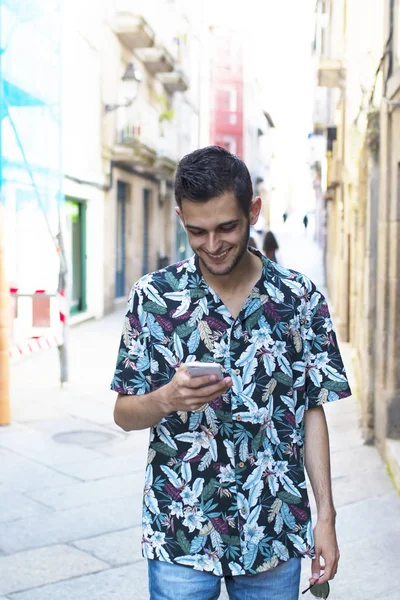 Moda Jovem Com Telefone Celular Cidade Livre — Fotografia de Stock