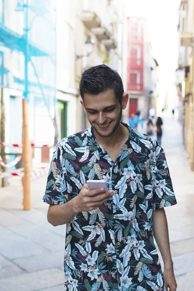 Moda Jovem Com Telefone Celular Cidade Livre — Fotografia de Stock