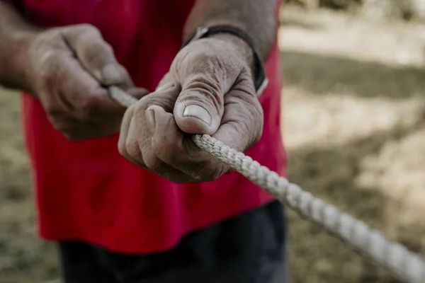 Older Man Hands Pulling Rope — Stock Photo, Image