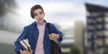 Öğrenci kitap ve yorgunluk ve stres ifadesi ile