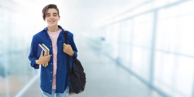 genç genç öğrenci kitapları ile