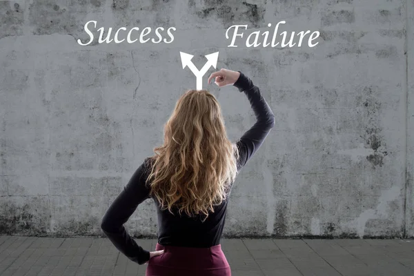 Kobieta Wątpliwości Wybór Sukces Lub Niepowodzenie — Zdjęcie stockowe