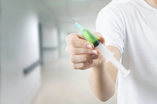 医療注射器またはワクチンの手 — ストック写真