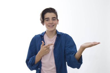 Genç Genç hedefleme beyaz boşluk izole