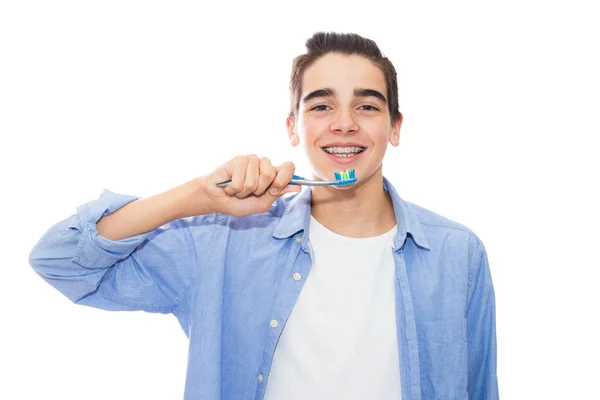 Jeune Avec Bretelles Avec Brosse Dents — Photo