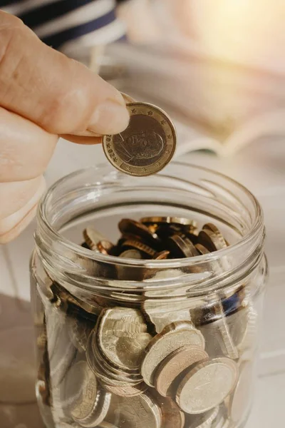 Oudere Vrouw Geld Besparen Boot Pensioenen Besparingen — Stockfoto