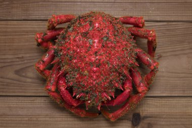 antika ahşap üzerine taze deniz Yengeç