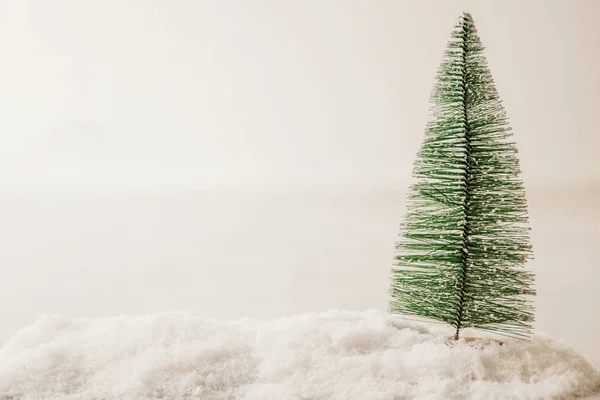 Χριστουγεννιάτικο Δέντρο Ελάτης Χιόνι Και Διάστημα — Φωτογραφία Αρχείου