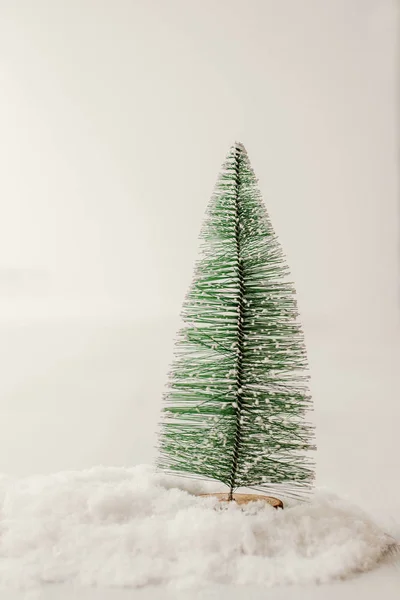 Albero Natale Abete Con Neve Spazio — Foto Stock