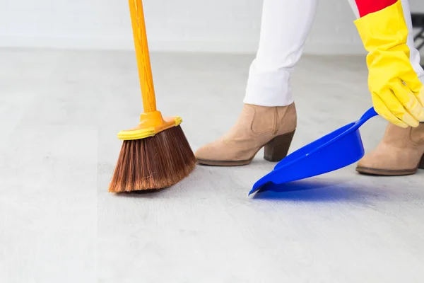 Zamést Vyzvednout Domácí Práce Úklid Domácností — Stock fotografie