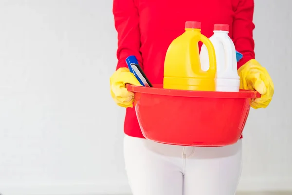 Femme Avec Ustensiles Produits Nettoyage — Photo