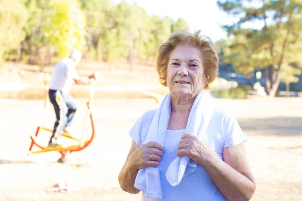 Äldre Människor Som Gör Sport Aktiv Pensionering — Stockfoto