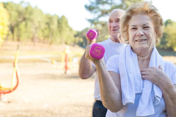 Äldre Människor Som Gör Sport Aktiv Pensionering — Stockfoto