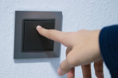 el ışık basma düğmesi ve aydınlatma