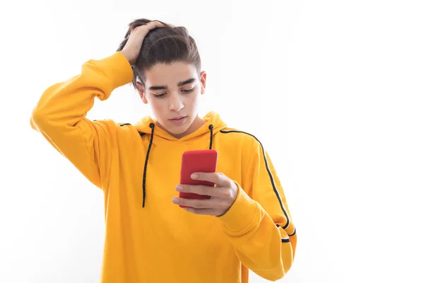 Jovem Adolescente Com Telefone Celular Expressão Isolada — Fotografia de Stock