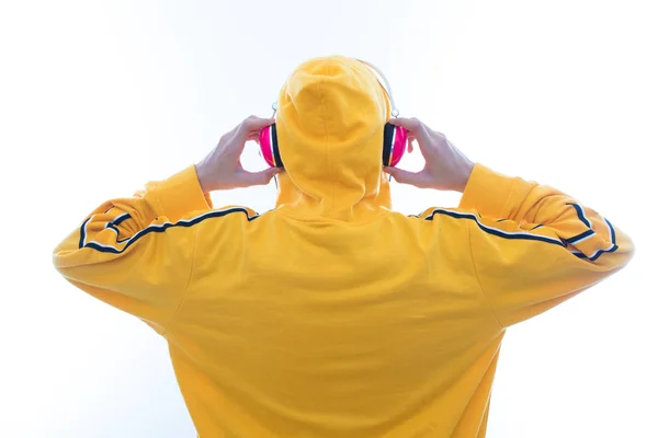Jóvenes Escuchando Música Con Auriculares — Foto de Stock