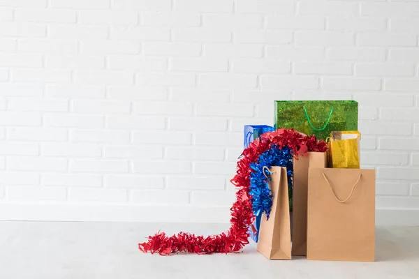 Shopping Tassen Met Kerst Ornamenten Kerstaankopen — Stockfoto