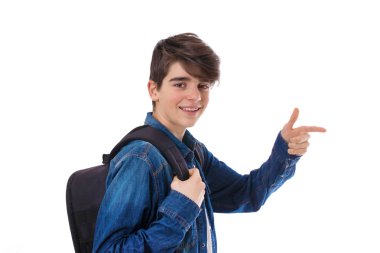 okul veya üniversitede sırt çantası ile genç öğrenci