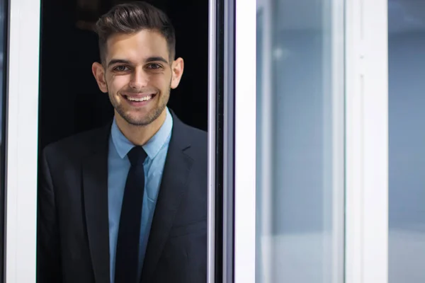 Uomo Affari Che Apre Porta Ingresso — Foto Stock