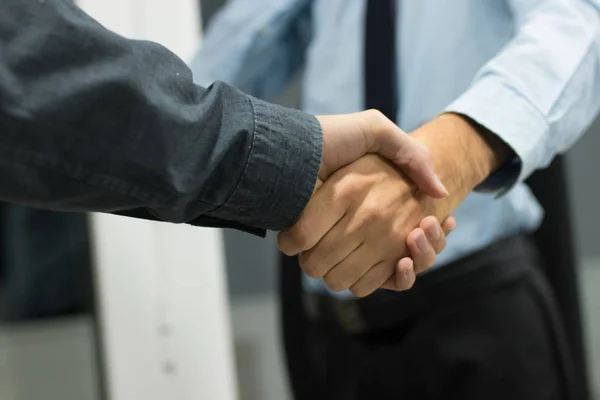 ビジネスの人々の手の挨拶と合意 — ストック写真
