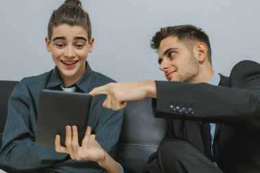 iş adamları veya ortak çalışanlar, çalışma ve satış