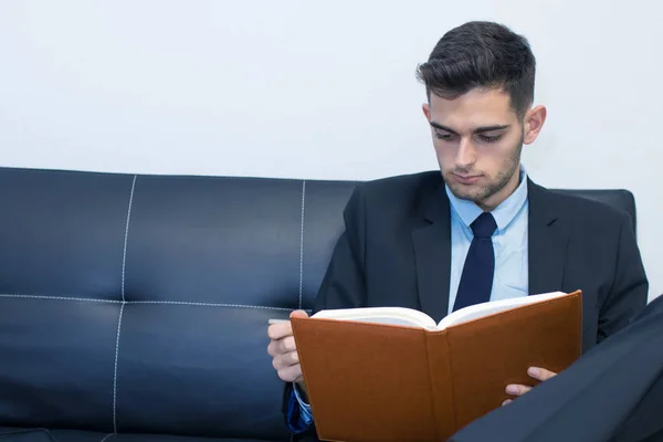 Retrato Hombre Negocios Con Libro Agenda —  Fotos de Stock