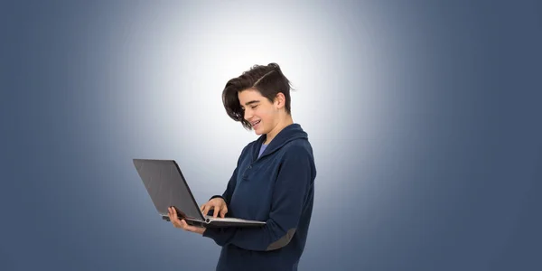 Ung Tonåring Eller Isolerad Elev Med Laptop — Stockfoto