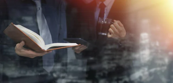 Zakelijke Mensen Die Werken Met Agenda Laptop — Stockfoto