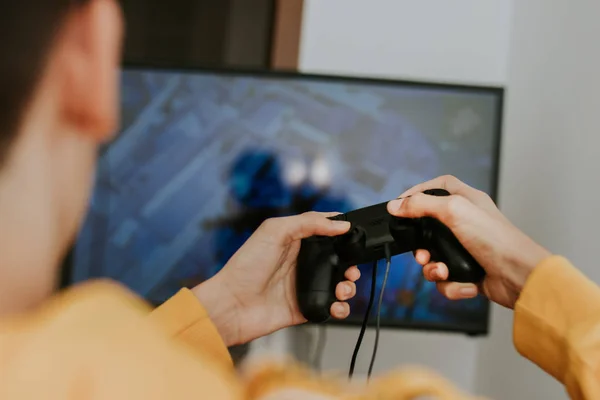 Mano Con Joystick Jugando Videojuegos —  Fotos de Stock