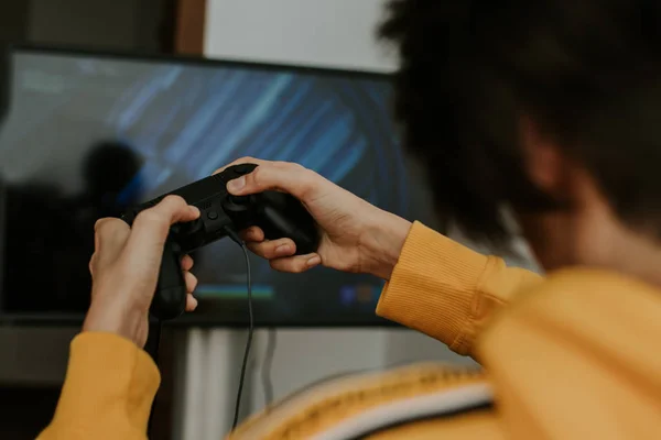 Hand Mit Dem Steuerknüppel Bei Videospielen — Stockfoto