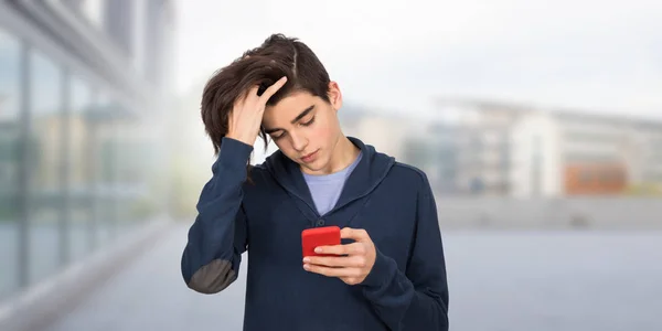 Studente Adolescente Isolato Con Cellulare — Foto Stock