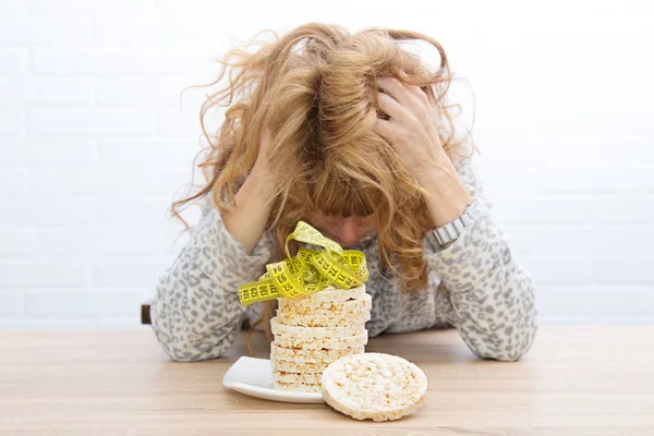 Γυναίκα Άγχος Διατροφής Και Απώλεια Βάρους — Φωτογραφία Αρχείου