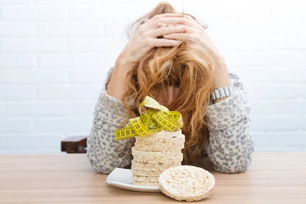 饮食压力和减肥的妇女 — 图库照片