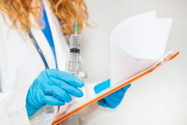 rapor klasörü veya klinik geçmişi olan doktor