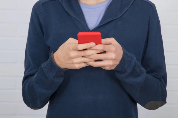 Primer Plano Manos Con Teléfono Móvil — Foto de Stock