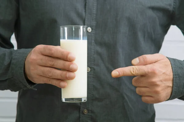 Hand Mit Glas Frischer Milch — Stockfoto