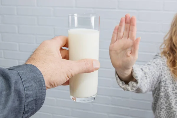 Mano Rifiutando Bicchiere Latte Intolleranza Latticini — Foto Stock